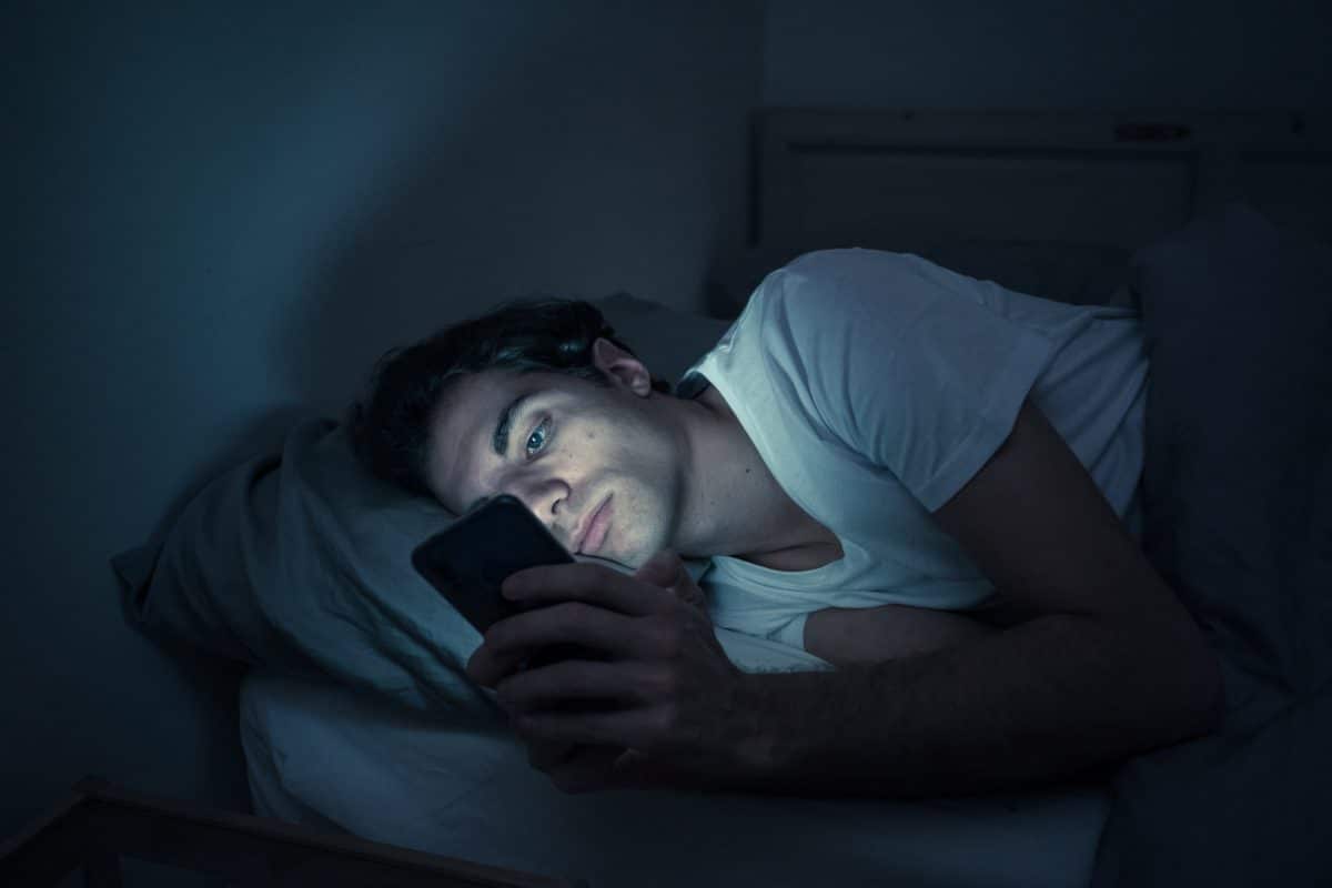 Sleeping Single – Limiting Screen Time For Better Connection - Crisis ...